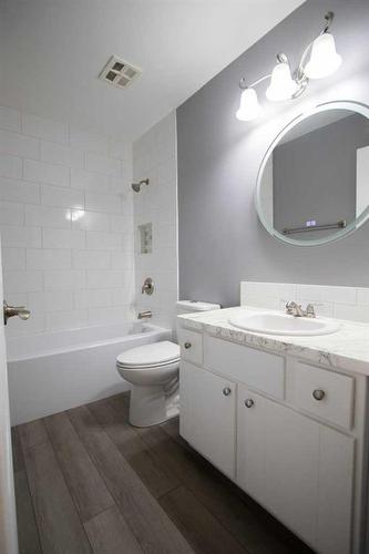 1765 9 Avenue Ne, Medicine Hat, AB - Indoor Photo Showing Bathroom