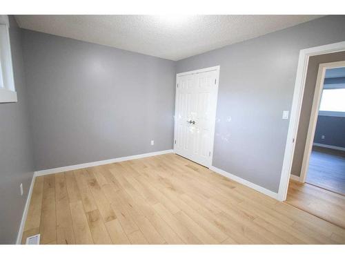 1765 9 Avenue Ne, Medicine Hat, AB - Indoor Photo Showing Other Room