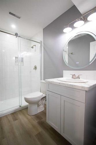 1765 9 Avenue Ne, Medicine Hat, AB - Indoor Photo Showing Bathroom