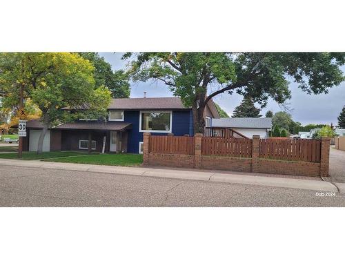 1765 9 Avenue Ne, Medicine Hat, AB - Outdoor