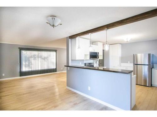 1765 9 Avenue Ne, Medicine Hat, AB - Indoor Photo Showing Kitchen