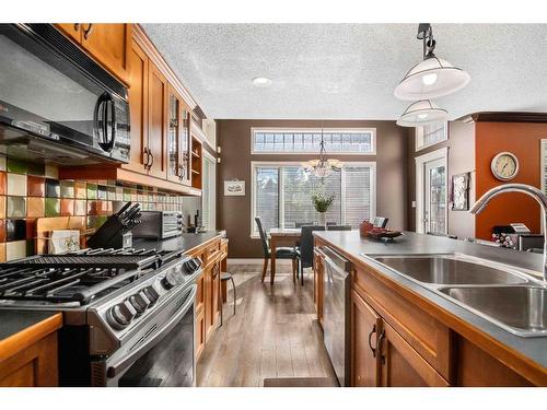 111 Sunrise Circle Sw, Medicine Hat, AB - Indoor Photo Showing Kitchen With Double Sink