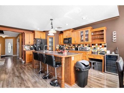 111 Sunrise Circle Sw, Medicine Hat, AB - Indoor Photo Showing Kitchen