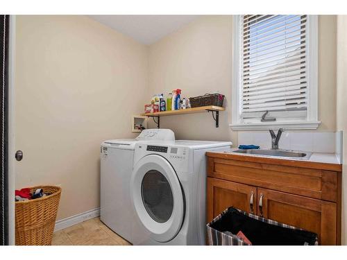 111 Sunrise Circle Sw, Medicine Hat, AB - Indoor Photo Showing Laundry Room