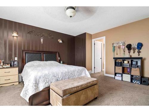 111 Sunrise Circle Sw, Medicine Hat, AB - Indoor Photo Showing Bedroom