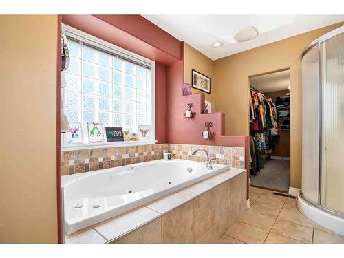 111 Sunrise Circle Sw, Medicine Hat, AB - Indoor Photo Showing Bathroom