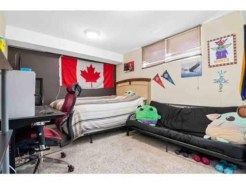 111 Sunrise Circle Sw, Medicine Hat, AB - Indoor Photo Showing Bedroom