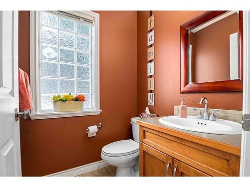 111 Sunrise Circle Sw, Medicine Hat, AB - Indoor Photo Showing Bathroom