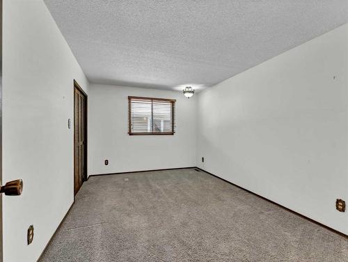 25 Cunliffe Crescent Se, Medicine Hat, AB - Indoor Photo Showing Other Room