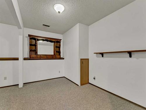 25 Cunliffe Crescent Se, Medicine Hat, AB - Indoor Photo Showing Other Room