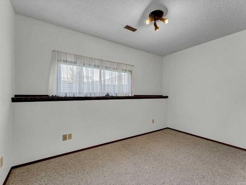 25 Cunliffe Crescent Se, Medicine Hat, AB - Indoor Photo Showing Other Room