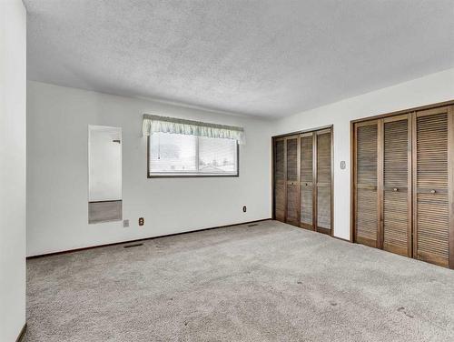 25 Cunliffe Crescent Se, Medicine Hat, AB - Indoor Photo Showing Other Room