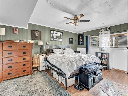 12309 Day Street, Rural Cypress County, AB - Indoor Photo Showing Bedroom