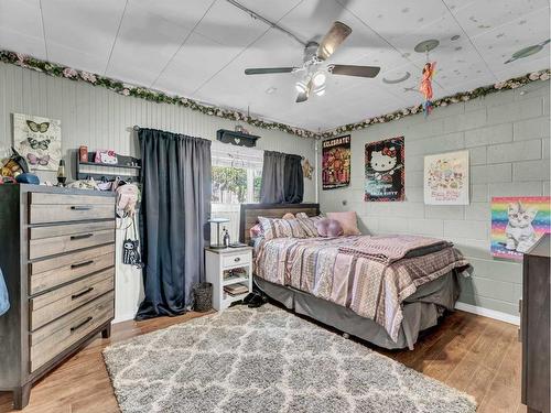 12309 Day Street, Rural Cypress County, AB - Indoor Photo Showing Bedroom