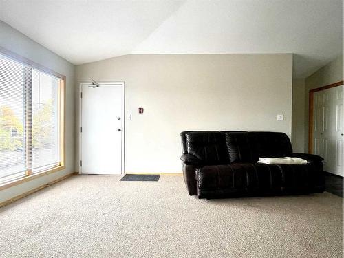 5-359 4 Street Se, Medicine Hat, AB - Indoor Photo Showing Other Room