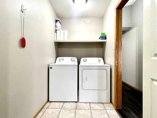 5-359 4 Street Se, Medicine Hat, AB - Indoor Photo Showing Laundry Room