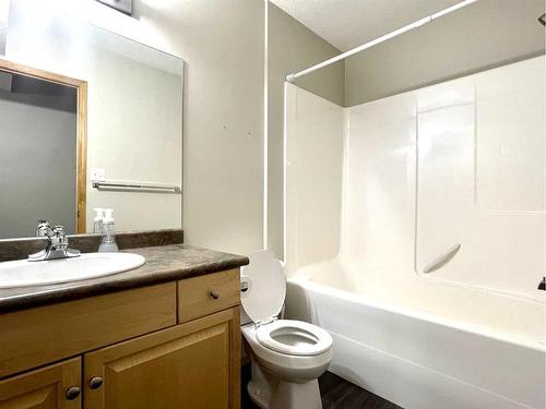 5-359 4 Street Se, Medicine Hat, AB - Indoor Photo Showing Bathroom