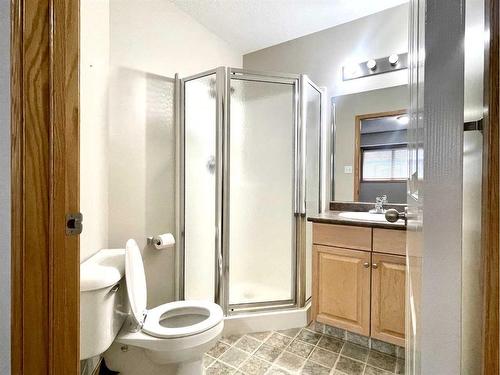 5-359 4 Street Se, Medicine Hat, AB - Indoor Photo Showing Bathroom