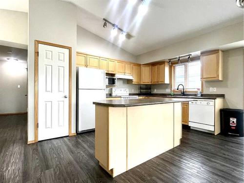 5-359 4 Street Se, Medicine Hat, AB - Indoor Photo Showing Kitchen