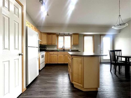 5-359 4 Street Se, Medicine Hat, AB - Indoor Photo Showing Kitchen