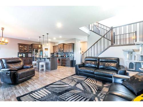 96 Somerside Way Se, Medicine Hat, AB - Indoor Photo Showing Living Room