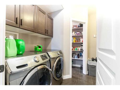 96 Somerside Way Se, Medicine Hat, AB - Indoor Photo Showing Laundry Room