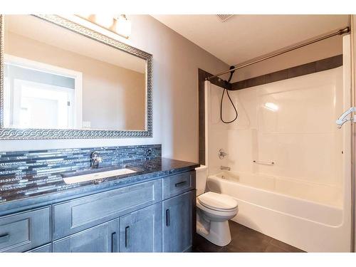 96 Somerside Way Se, Medicine Hat, AB - Indoor Photo Showing Bathroom