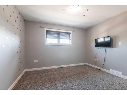 96 Somerside Way Se, Medicine Hat, AB - Indoor Photo Showing Other Room