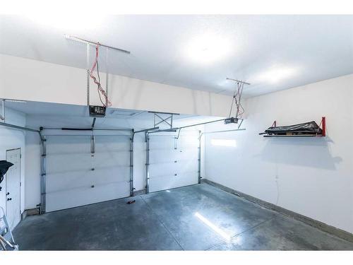 96 Somerside Way Se, Medicine Hat, AB - Indoor Photo Showing Garage