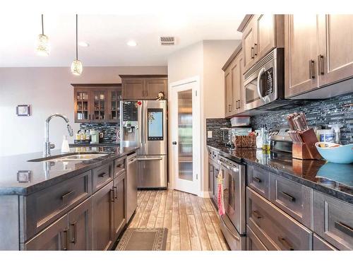 96 Somerside Way Se, Medicine Hat, AB - Indoor Photo Showing Kitchen With Stainless Steel Kitchen With Upgraded Kitchen