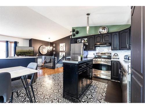 2166 Hatcher Drive Ne, Medicine Hat, AB - Indoor Photo Showing Kitchen