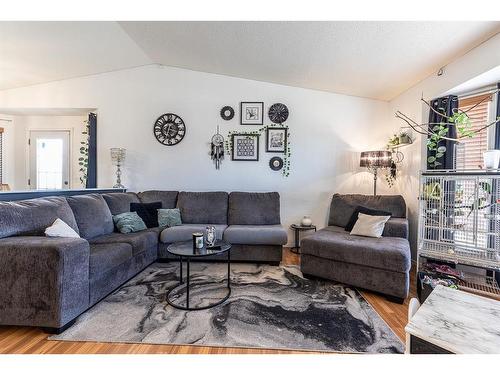 2166 Hatcher Drive Ne, Medicine Hat, AB - Indoor Photo Showing Living Room