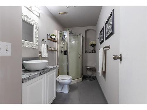 2166 Hatcher Drive Ne, Medicine Hat, AB - Indoor Photo Showing Bathroom