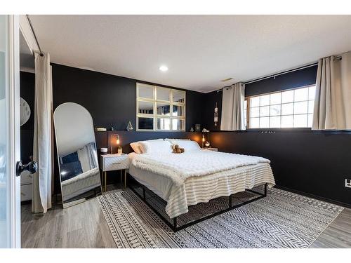 2166 Hatcher Drive Ne, Medicine Hat, AB - Indoor Photo Showing Bedroom