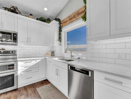 11016 Range Road 34, Rural Cypress County, AB - Indoor Photo Showing Kitchen With Stainless Steel Kitchen With Upgraded Kitchen