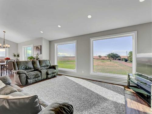 11016 Range Road 34, Rural Cypress County, AB - Indoor Photo Showing Living Room