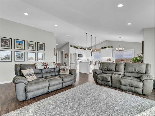 11016 Range Road 34, Rural Cypress County, AB - Indoor Photo Showing Living Room