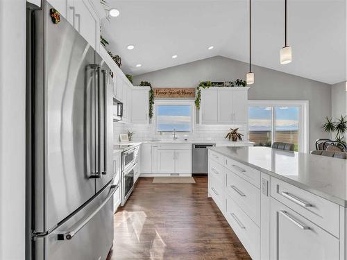 11016 Range Road 34, Rural Cypress County, AB - Indoor Photo Showing Kitchen With Upgraded Kitchen