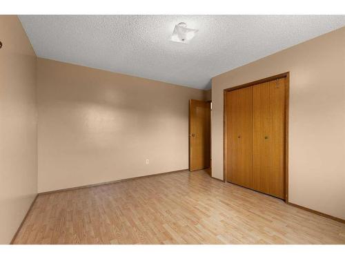 42 Rundle Crescent Se, Medicine Hat, AB - Indoor Photo Showing Other Room