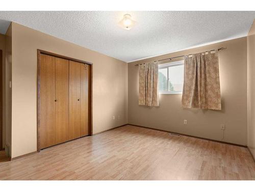 42 Rundle Crescent Se, Medicine Hat, AB - Indoor Photo Showing Other Room