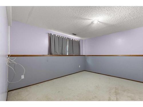 42 Rundle Crescent Se, Medicine Hat, AB - Indoor Photo Showing Other Room