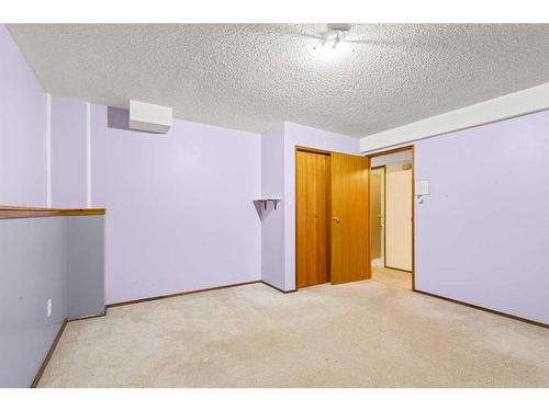 42 Rundle Crescent Se, Medicine Hat, AB - Indoor Photo Showing Other Room