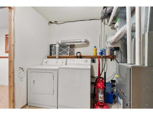 42 Rundle Crescent Se, Medicine Hat, AB - Indoor Photo Showing Laundry Room