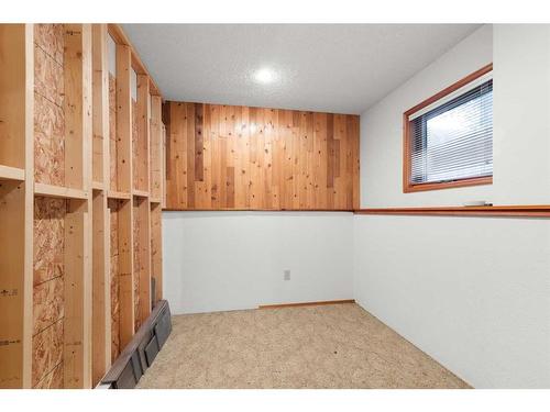 42 Rundle Crescent Se, Medicine Hat, AB - Indoor Photo Showing Other Room