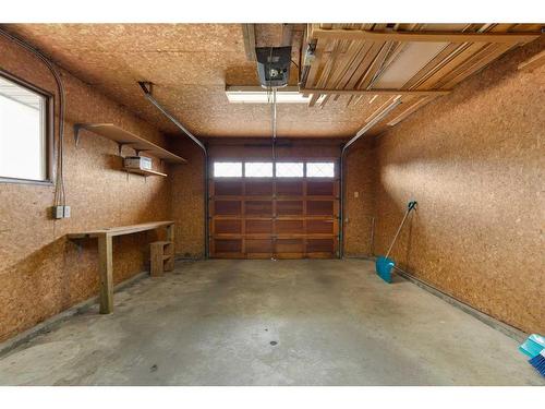 42 Rundle Crescent Se, Medicine Hat, AB - Indoor Photo Showing Garage