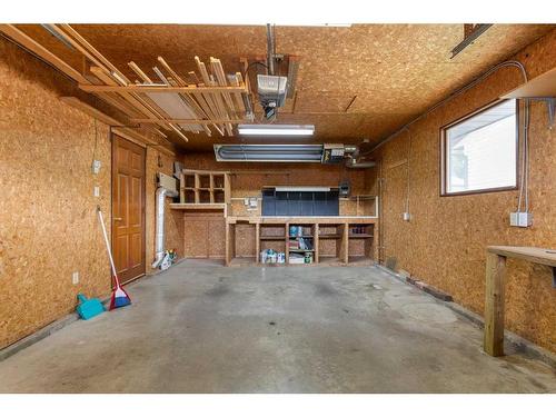 42 Rundle Crescent Se, Medicine Hat, AB - Indoor Photo Showing Garage