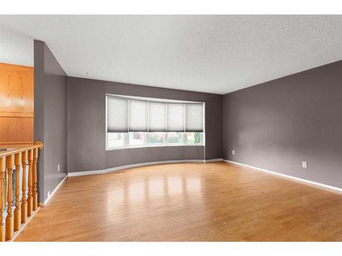 42 Rundle Crescent Se, Medicine Hat, AB - Indoor Photo Showing Other Room