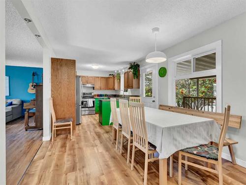 24 Hayward Close Ne, Medicine Hat, AB - Indoor Photo Showing Dining Room