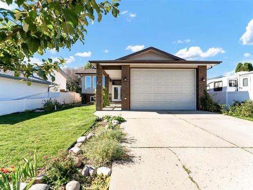 24 Hayward Close Ne, Medicine Hat, AB - Outdoor