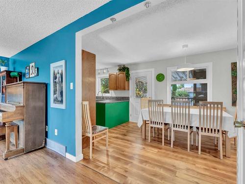 24 Hayward Close Ne, Medicine Hat, AB - Indoor Photo Showing Dining Room